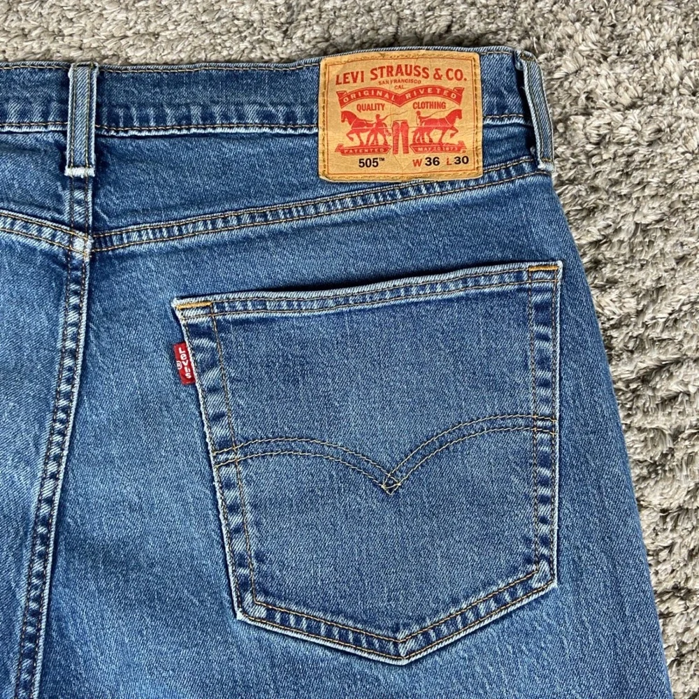 Levis 505 Jeans Mens 36x30 Blue Denim Regular Straight Leg Pant Casual Stretch
